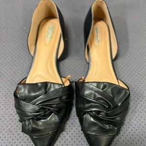 Soft wide width d’orsay flats.